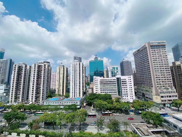 罗湖口岸旁.万象新天地 两房总价90 首付5成 分期6年 精装复式买一层送一层 地铁人民南站/国贸站步行仅7分钟！