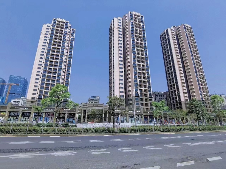 坂田3栋围合式小区 雪象小筑 双地铁口，拎包入住 民水民电 可落户 地下停车场｜天然气管道